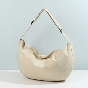 Sac porté en bandoulière tout en toile souple et et léger