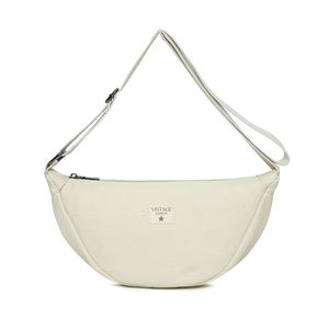 Sac bandoulière réalisé en toile et fermeture à glissière