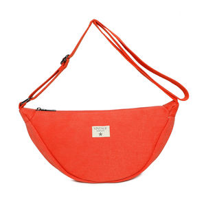 Sac bandoulière réalisé en toile et fermeture à glissière