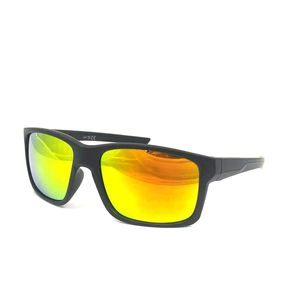 Lunettes de soleil adulte en rectangulaire et un effet miroir