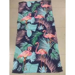 Serviette de plage douce à double fonctionnalité comme tapis