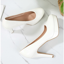 Escarpin verni sur semelle en plateforme et talon aiguille taille 41-44