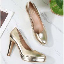 Escarpin verni sur semelle en plateforme et talon aiguille taille 41-44