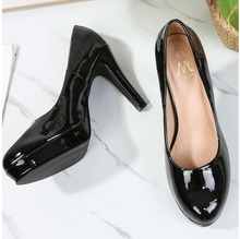 Escarpin verni sur semelle en plateforme et talon aiguille taille 41-44