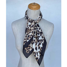 Foulard Carré Léopard Chic