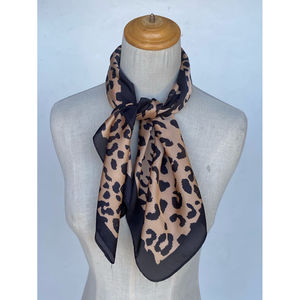 Foulard Carré Léopard Chic
