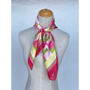 Foulard Carré à Motifs Géométriques