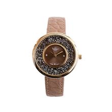 Montre femme avec boîtier rond serti de petits cristaux brillants