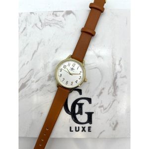 Montre ronde dorée avec cadran blanc 37 mm en chiffres arabes