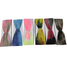 Bandeau twisté à l’avant avec décor d’un motif tie dye éclatant