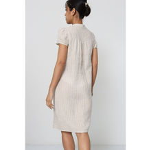 Robe 100 % Lin à Fines Rayures – Élégance Naturelle au Quotidien