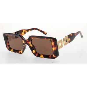Lunettes de soleil femme rectangulaires à détail chaîne géométrique dorée