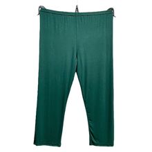 Legging court réalisé en viscose extensible d'une couleur unie