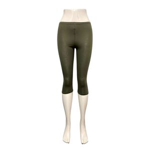 Legging court réalisé en viscose extensible d'une couleur unie