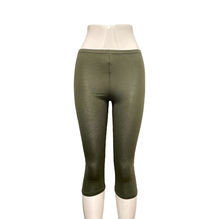 Legging court réalisé en viscose extensible d'une couleur unie