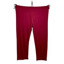 Legging court réalisé en viscose extensible d'une couleur unie