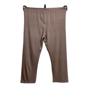 Legging court réalisé en viscose extensible d'une couleur unie