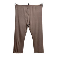 Legging court réalisé en viscose extensible d'une couleur unie