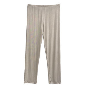 Legging d'une coupe capri fait de tissu uni en viscose stretch