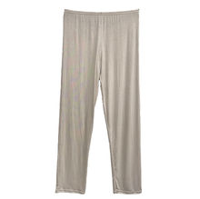 Legging d'une coupe capri fait de tissu uni en viscose stretch