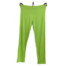 Legging d'une coupe capri fait de tissu uni en viscose stretch