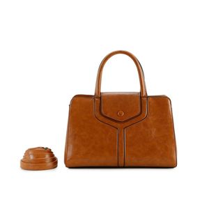 Sac à main rectangulaire zippé et un petit rabat frontal aimanté
