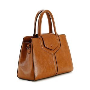 Sac à main rectangulaire zippé et un petit rabat frontal aimanté