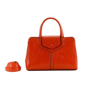 Sac à main rectangulaire zippé et un petit rabat frontal aimanté