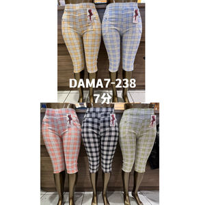 Pantacourt ajusté en matière élastique avec motif carreaux