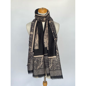 Écharpe légère à motifs – élégance estivale