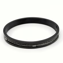 Bracelet en acier inoxydable noir avec un câble tressé