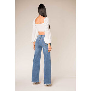 Jean taille haute flare avec 4 boutons et poches plaquées