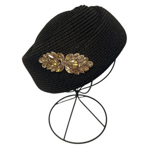 Chapeau en papier à ornement latéral en cristaux scintillants