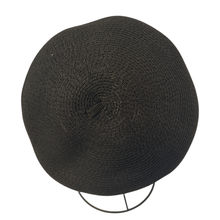 Béret en paille de papier avec des mini-embellissements dorés