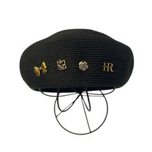 Béret en paille de papier avec des mini-embellissements dorés