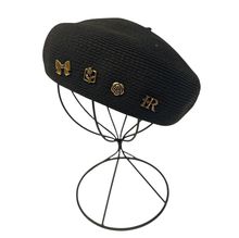 Béret en paille de papier avec des mini-embellissements dorés