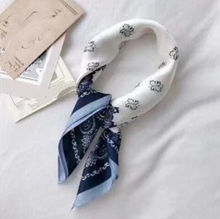 Petit foulard touché soie imprimée bandana bicolore - 12 pièces