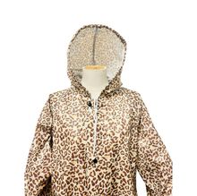 Poncho de pluie avec une capuche