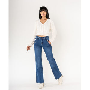 Pantalon jean flare détail poches en pétales et boutons