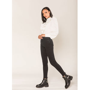 Pantalon jean skinny avec détail effiloché en bas