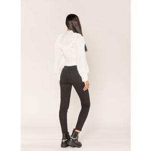 Pantalon jean skinny avec détail effiloché en bas