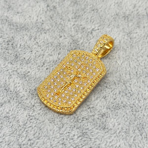 Collection de pendentifs en plaqués or avec symboles croix variés