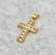 Collection de pendentifs en plaqués or avec symboles croix variés