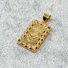 Collection de pendentifs en plaqués or avec symboles croix variés