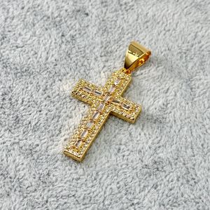 Collection de pendentifs en plaqués or avec symboles croix variés