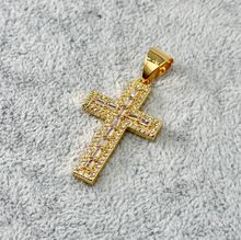 Collection de pendentifs en plaqués or avec symboles croix variés