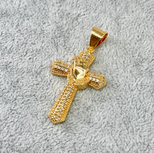 Collection de pendentifs en plaqués or avec symboles croix variés