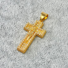 Collection de pendentifs en plaqués or avec symboles croix variés