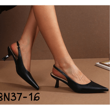 Escarpins modèle à bout pointu avec une bride arrière taille 36-41