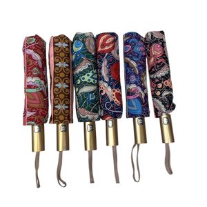 Parapluie pliant automatique imprimé avec des motifs paisley